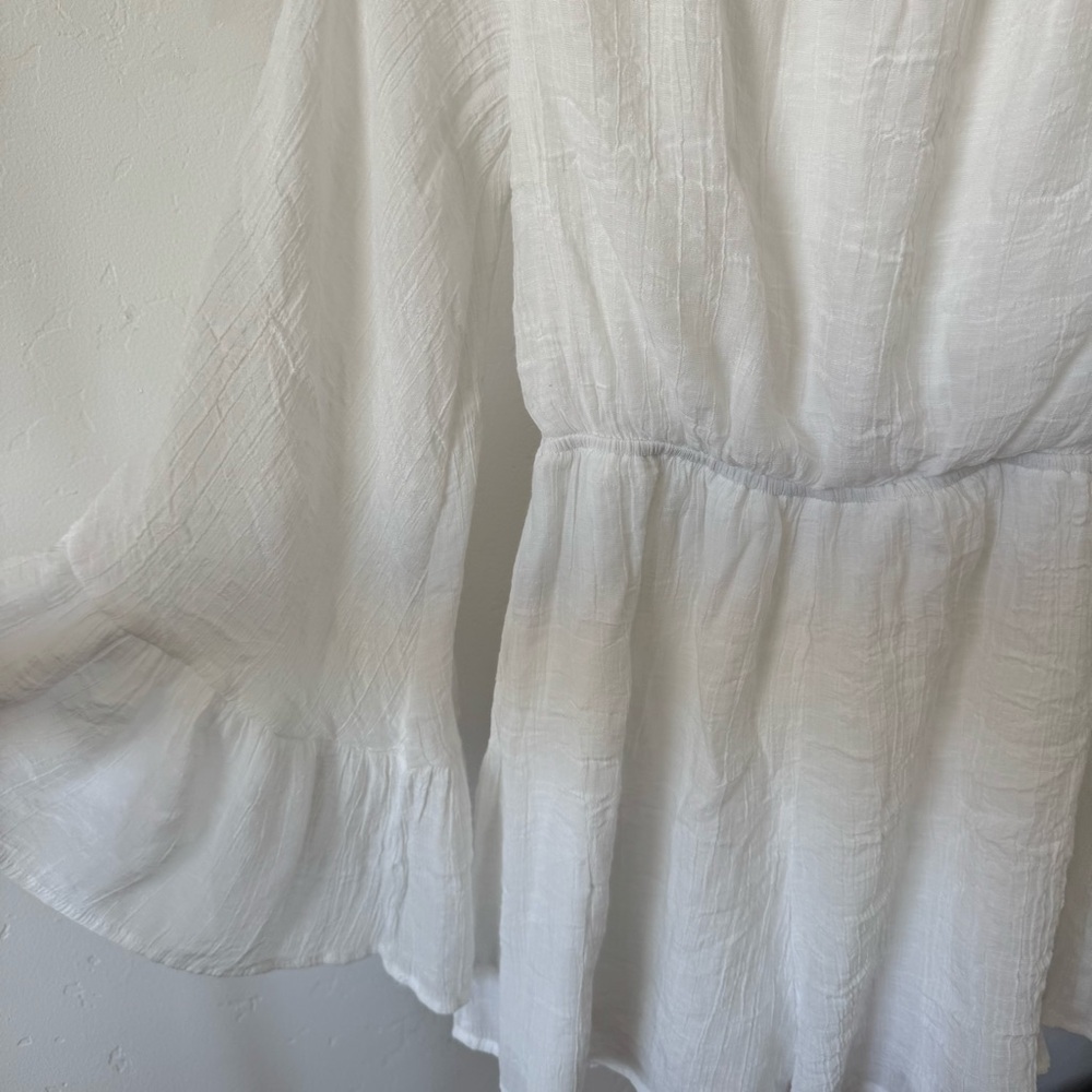 HYFVE Elegant White Long Sleeve Romper Women’s Size Medium - Picture 3 of 7